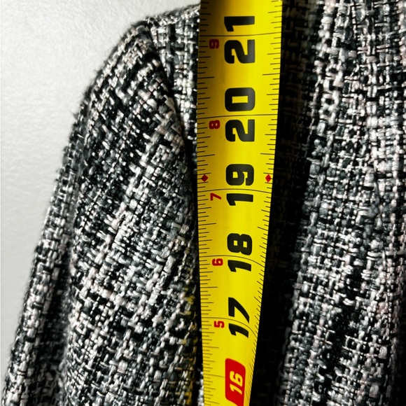 Sag Harbor Tweed Blazer grey/white/pink in size 12. Classic Capsule piece - Picture 6 of 10